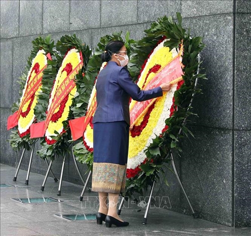 Lao Vice State President pays homage to President Ho Chi Minh